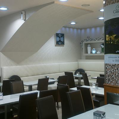 Interni della pasticceria Giargeri con illuminazione a LED e impianto elettrico integrato per l’area clienti - ambiente moderno e sobrio